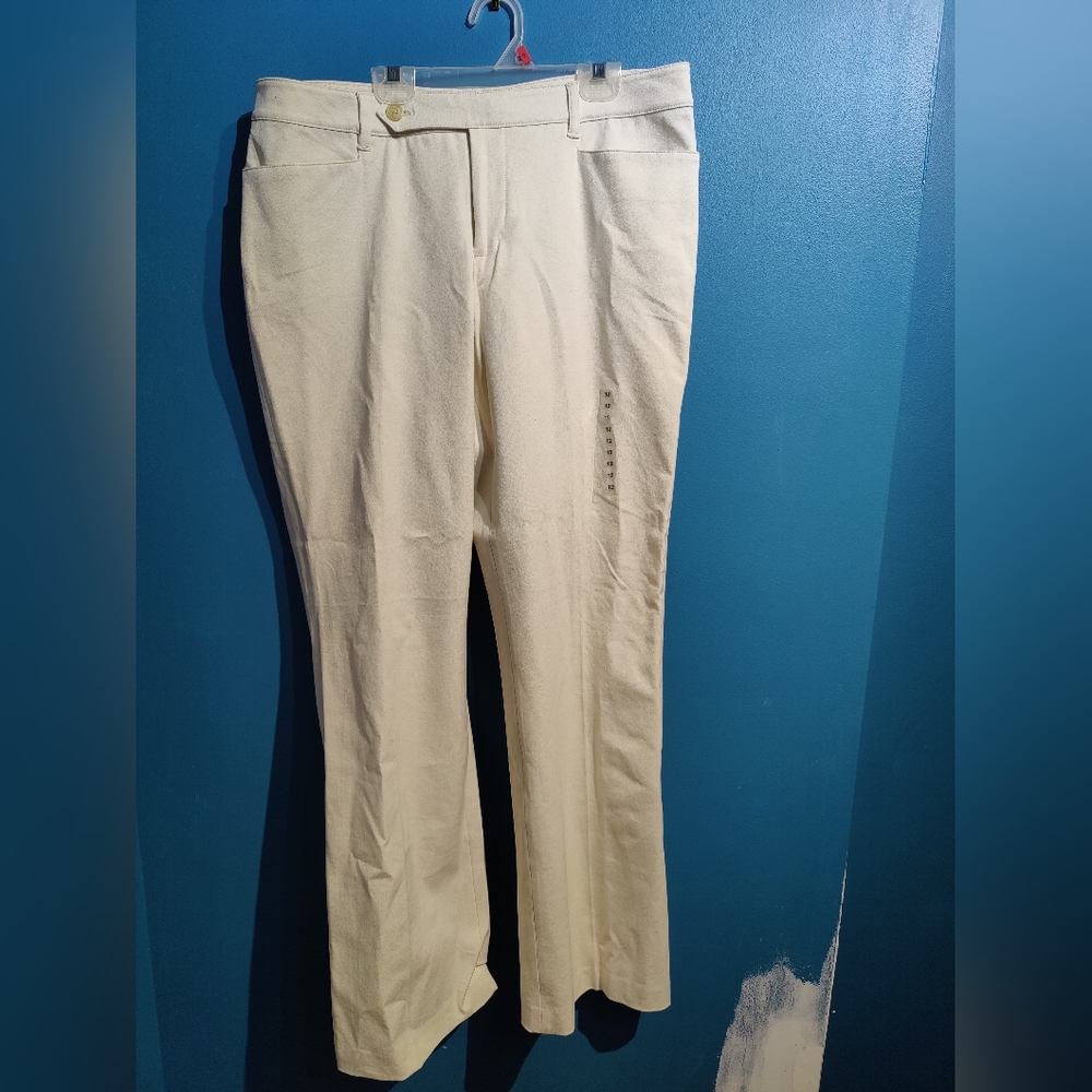 Cream size 12 Ralph Lauren Adele pants, new with tags.